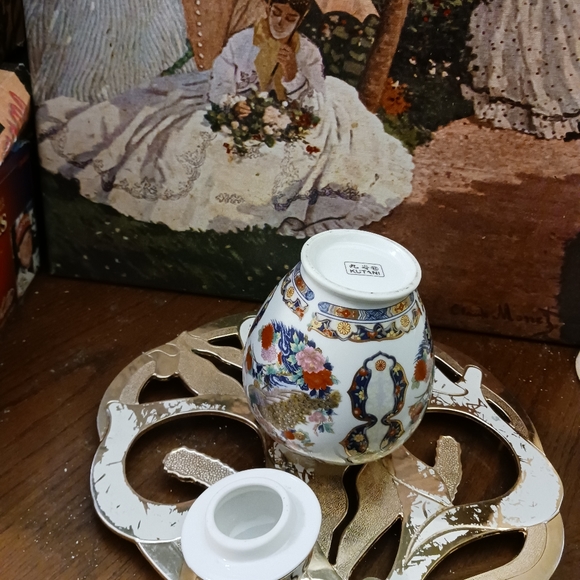 Kutani Accents Genuine Kutani Ginger Jar With Peacocks Peonies